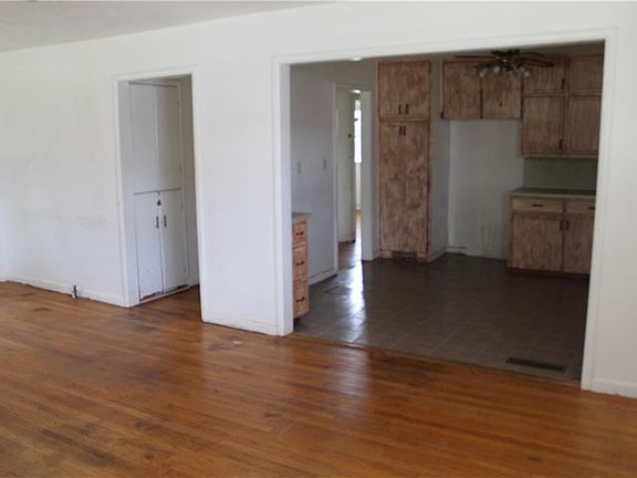 3rd image of 338 Crosby Dr