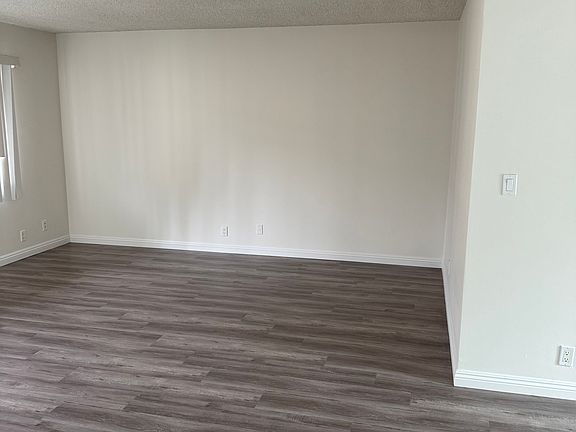 3rd image of 2633 Kansas Ave #8