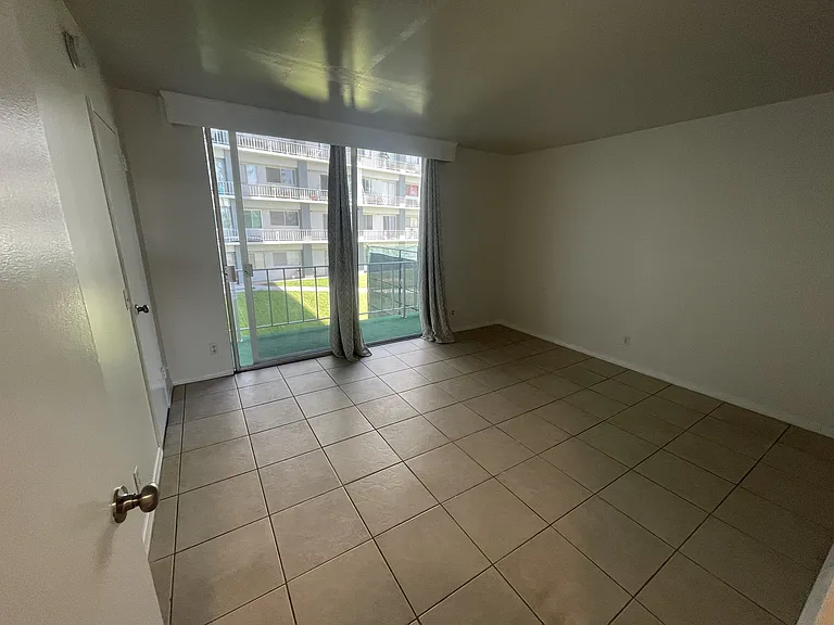 100 S Doheny Dr #313 — Photo 19