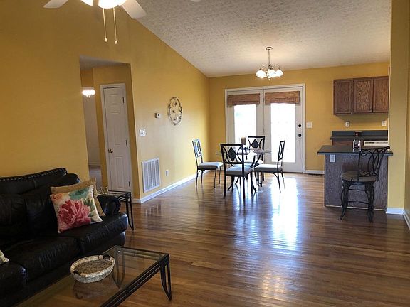 5th image of 634 Hillgreen St