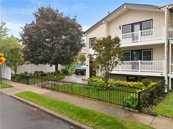 169 Redgrave Avenue image 3 of 31
