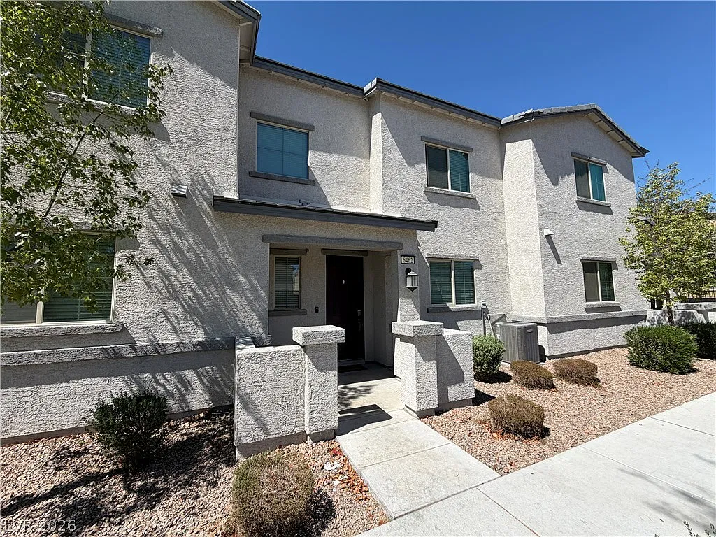 3 bed, 2.5 bath, 1781 sqft, $1,895 — Photo 1
