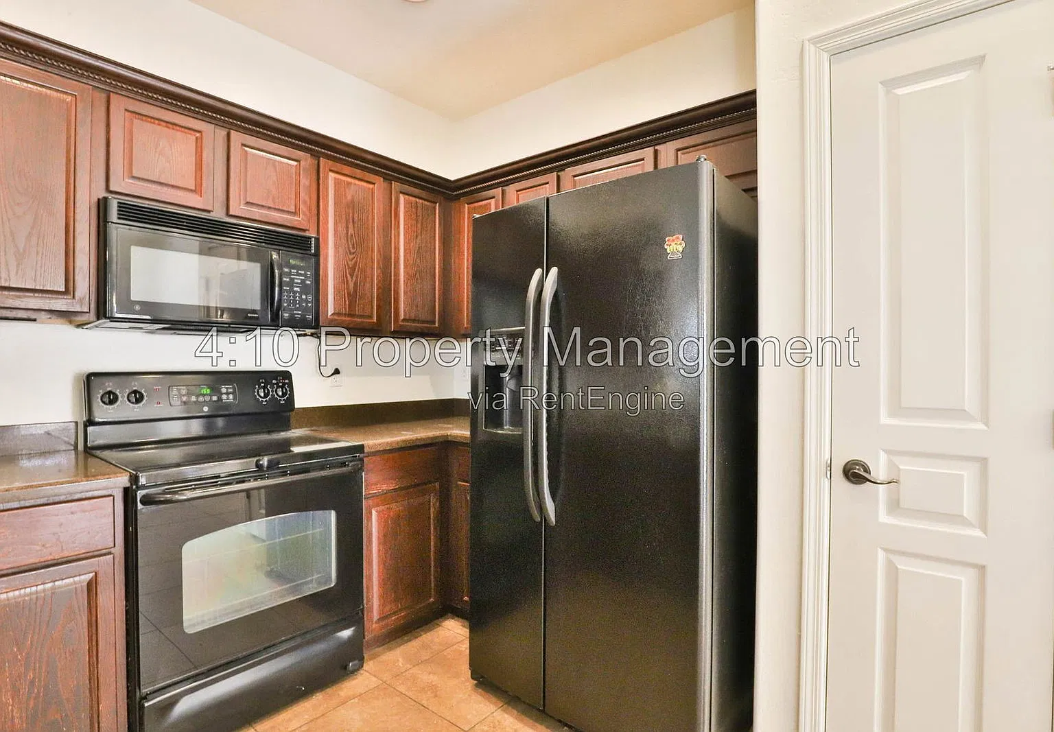 3 bed, 2.5 bath, 1564 sqft, $2,300 — Photo 4