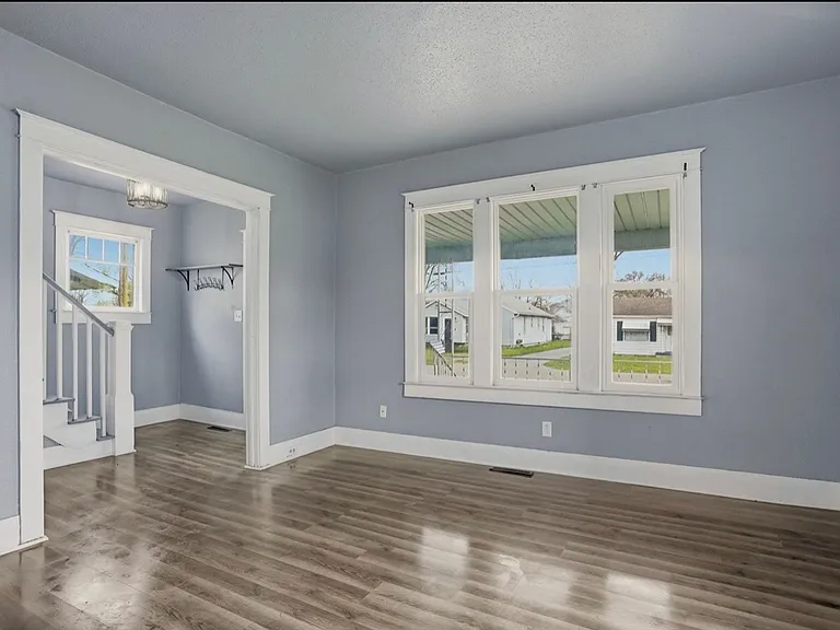 2875 Schaefer St — Photo 3