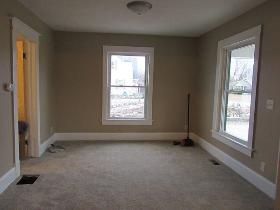 4th image of 3243 Peoria St
