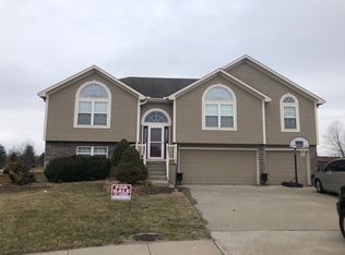 518 Cedar Falls Ct, Raymore, MO 64083
