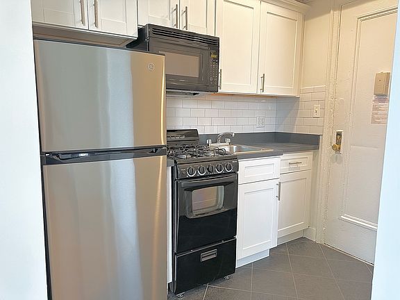 5th image of 215 W 83rd St APT 8A