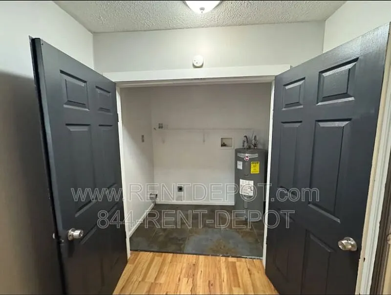 4 bed, 1.0 bath, 1500 sqft, $1,095 — Photo 4