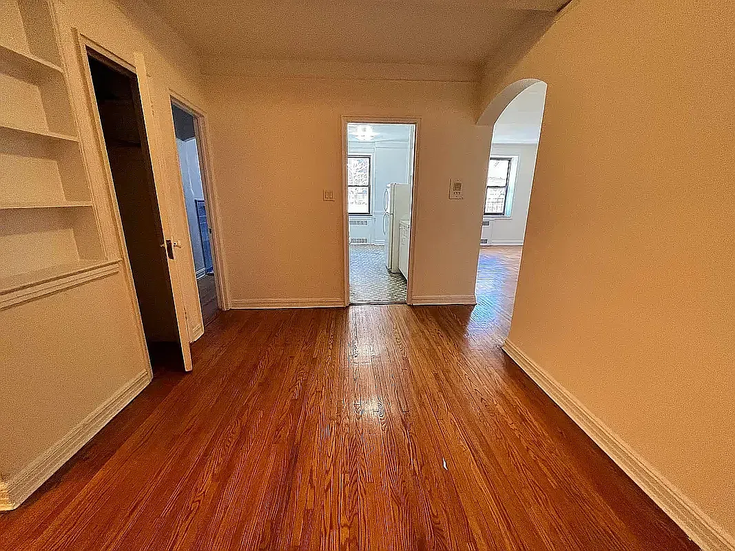 265 Quentin Road — Photo 1