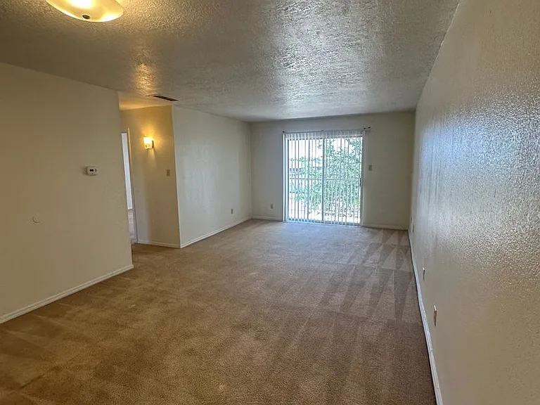 Echols 1500 - Sedona Apartments — Photo 7
