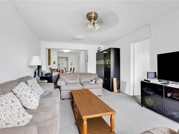 2580 Ocean Parkway image 5 of 19