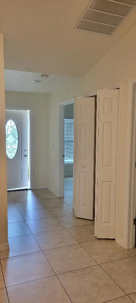 3 bed, 1250 sqft, $1,549 — Photo 3