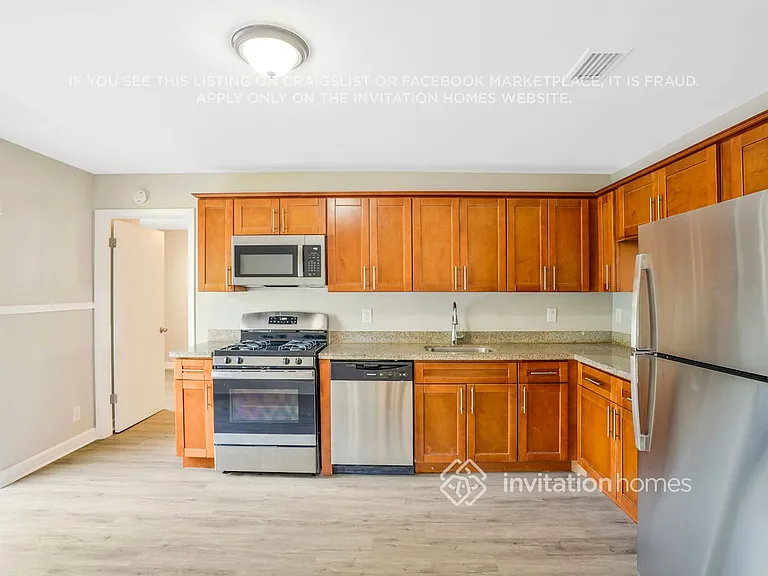 6070 Lambeth Cir — Photo 12