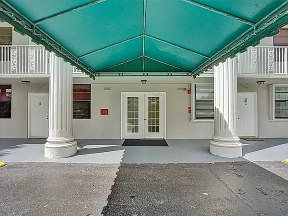 Entry way to building/elevator