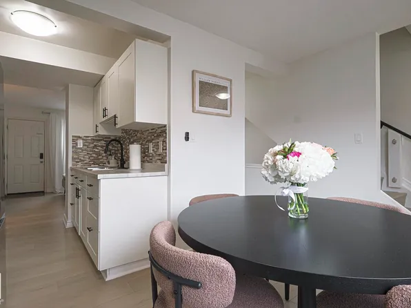 663 Abbottsfield Rd NW, Edmonton, AB T5W 4R4