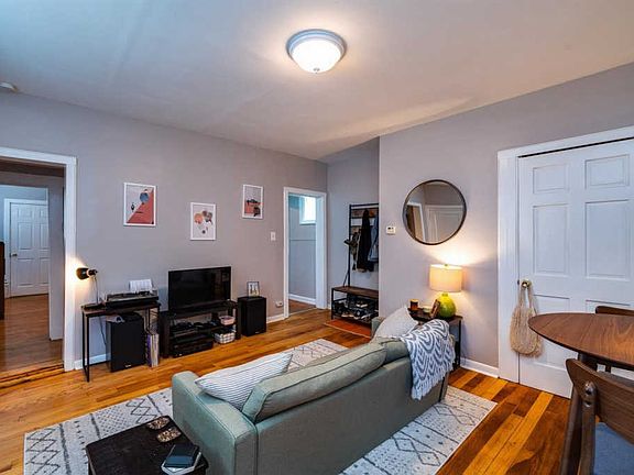 5th image of 455 Stanley Ave