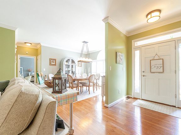 3rd image of 3812 Hazelnut Dr