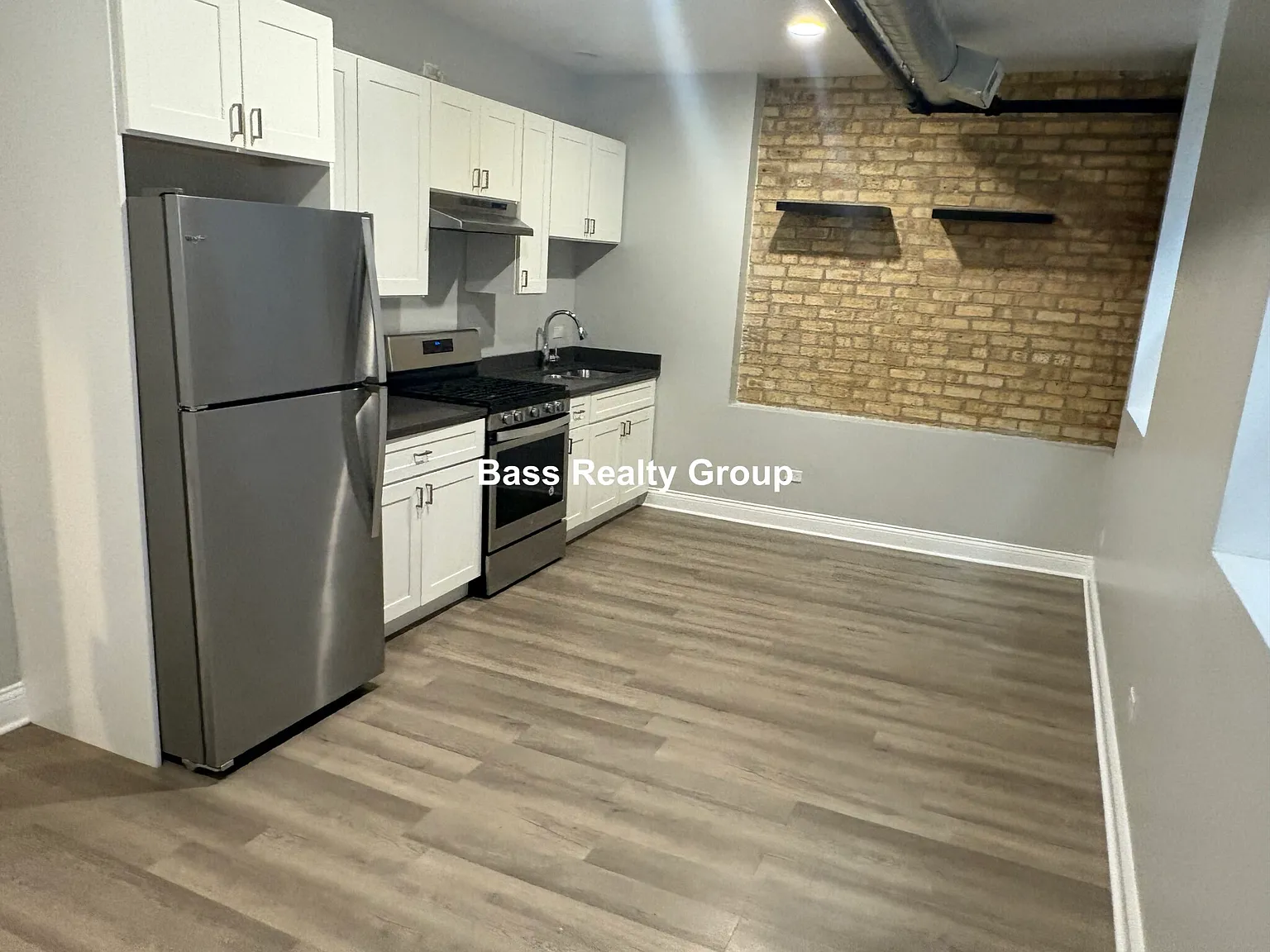 2 bed, 1.0 bath, $1,550 — Photo 2