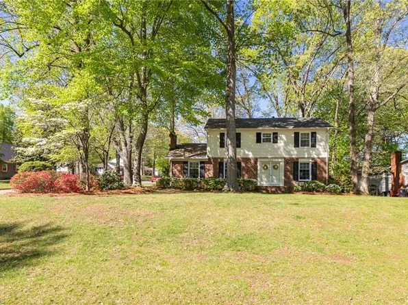 3106 Winchester Dr, Greensboro, NC 27406