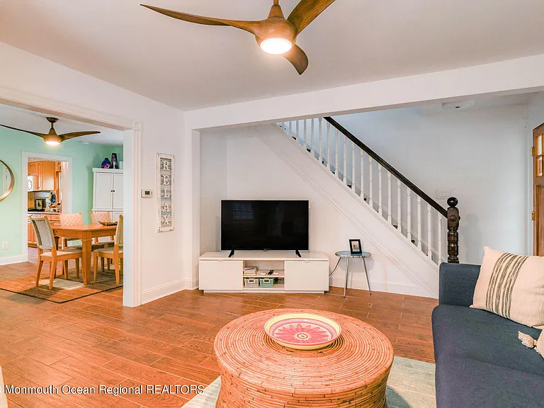 819 Dunlewy St — Photo 7