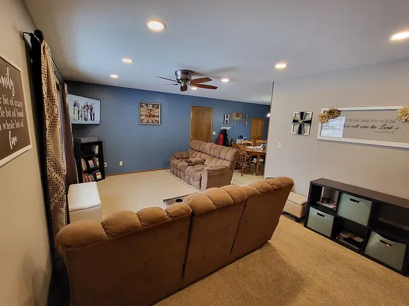 713 Iowa Ave, Dell Rapids, SD 57022