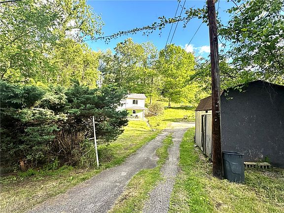 2nd image of 572 Alberts Dr