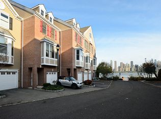 420 Newburgh Ct, West New York, NJ 07093