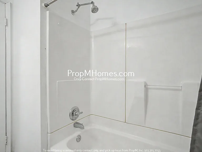 2216 SE Tacoma St — Photo 11