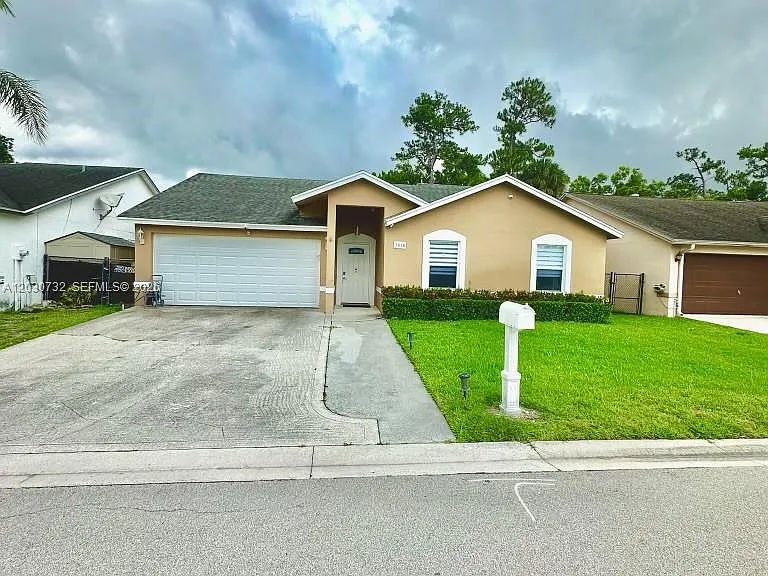 1010 Salmon Isle — Photo 3
