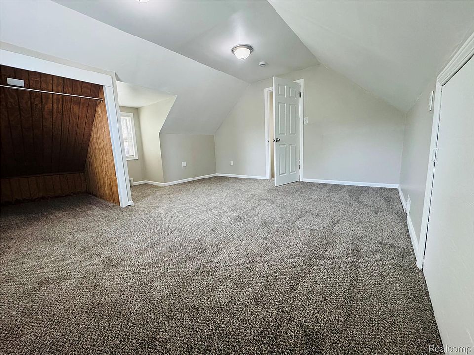 20195 Westhampton Ave, photo 9