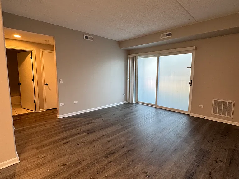 5045 N Northwest Hwy #201 — Photo 2