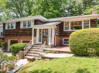 144 Cow Neck Rd, Port Washington, NY 11050