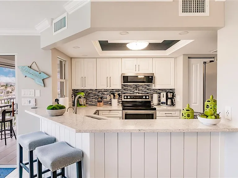 900 Collier Ct #406 — Photo 8