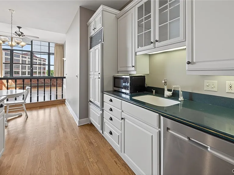 526 Plum St #402 — Photo 14