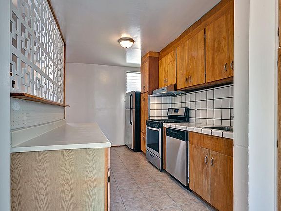 5th image of 520 Lombard St