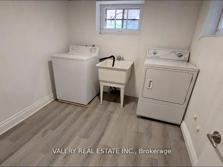 130 Glengarry Ave — Photo 3