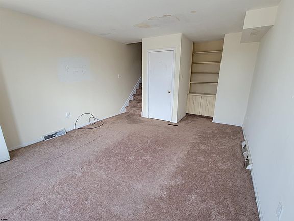 4th image of 4017 West Ave #2