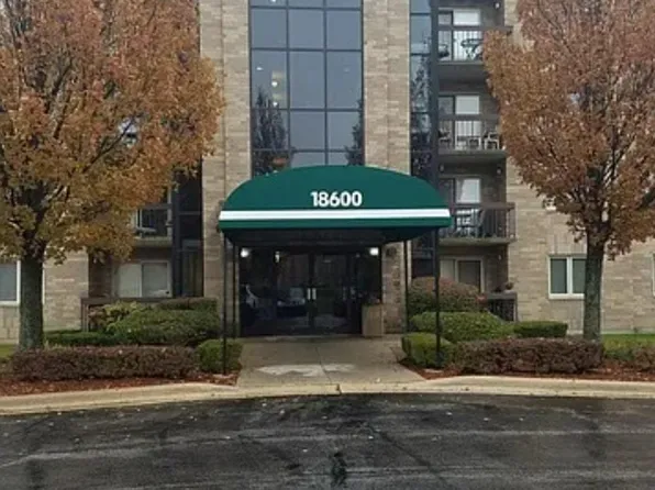 18600 Village West Dr APT 303, Hazel Crest, IL 60429