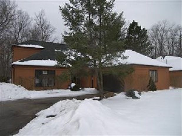 1st image of 942 Hemlock Ln