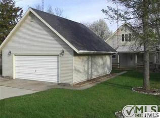 1046 Tompkins Dr, Cement City, MI 49233