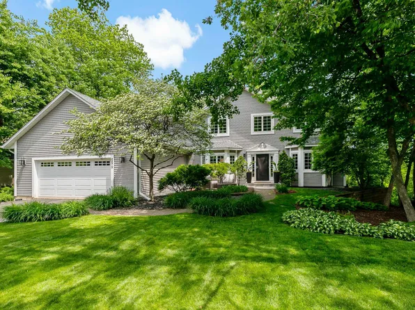 8879 Sylvan Rdg, Eden Prairie, MN 55347