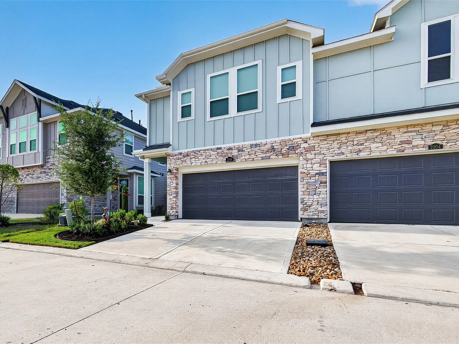 3 bed, 2.5 bath, 2089 sqft, $2,400 — Photo 4