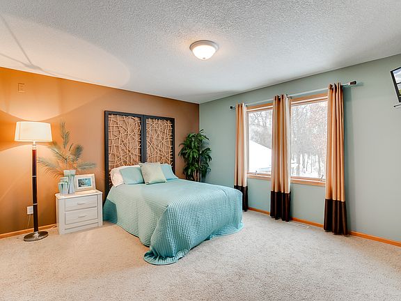4th image of 2085 Viking Blvd NE