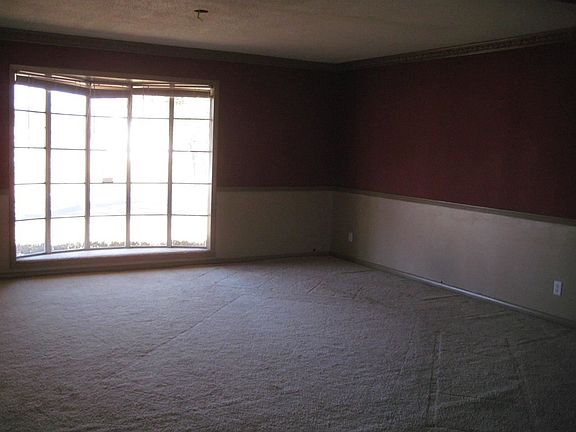 4th image of 104 N Mockingbird Ln