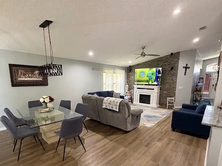 6407 Whit Ct — Photo 3