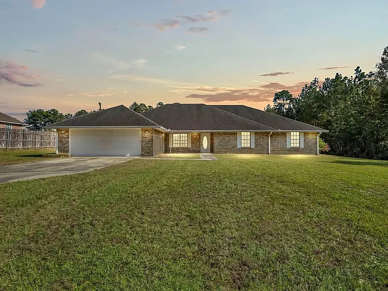 708 Woodland Dr — Photo 1