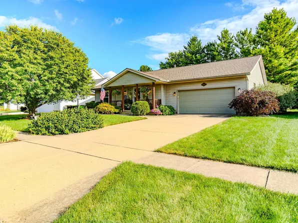 1912 Deer Ln, Washington, IL 61571