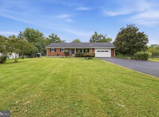 19598 Youngs Cliff Rd, Sterling, VA 20165