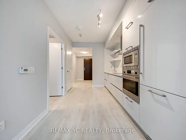 2221 Yonge St #3210 — Photo 8