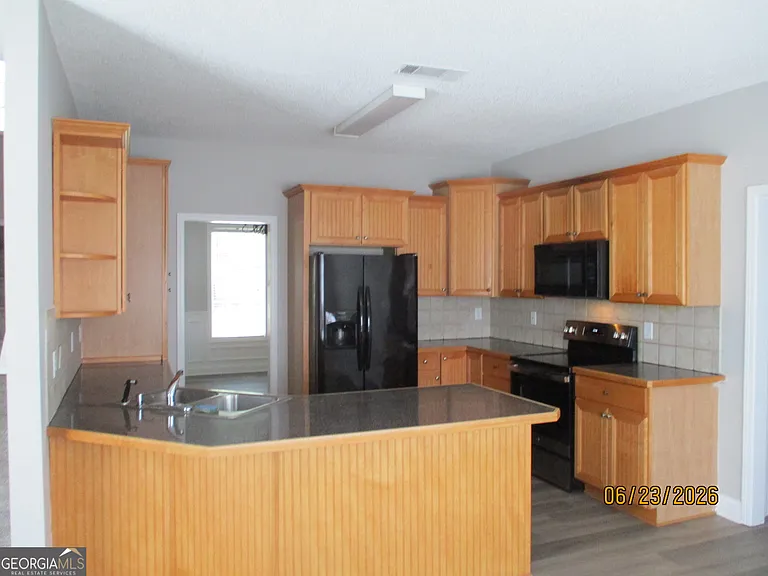 143 Marshas Vineyard — Photo 10